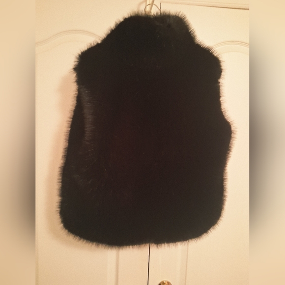 New Luxe Faux Fur Super Soft Black Vest - Picture 15 of 16
